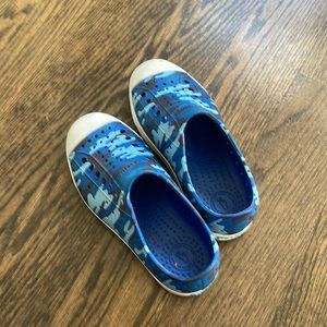 Native camo shoes size 12 boys